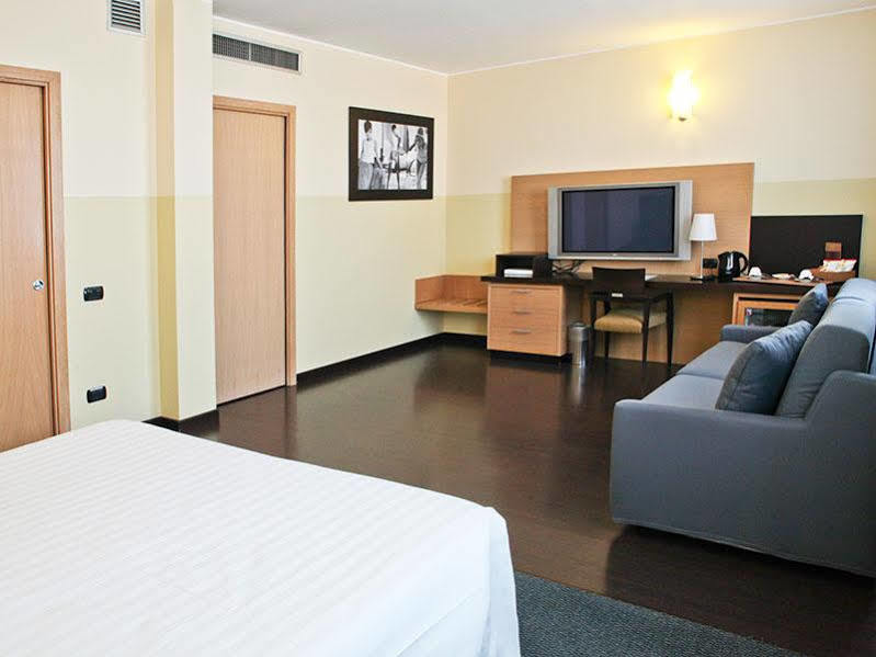 B&B Hotel Milano Cologno Studios Cologno Monzese Exterior photo